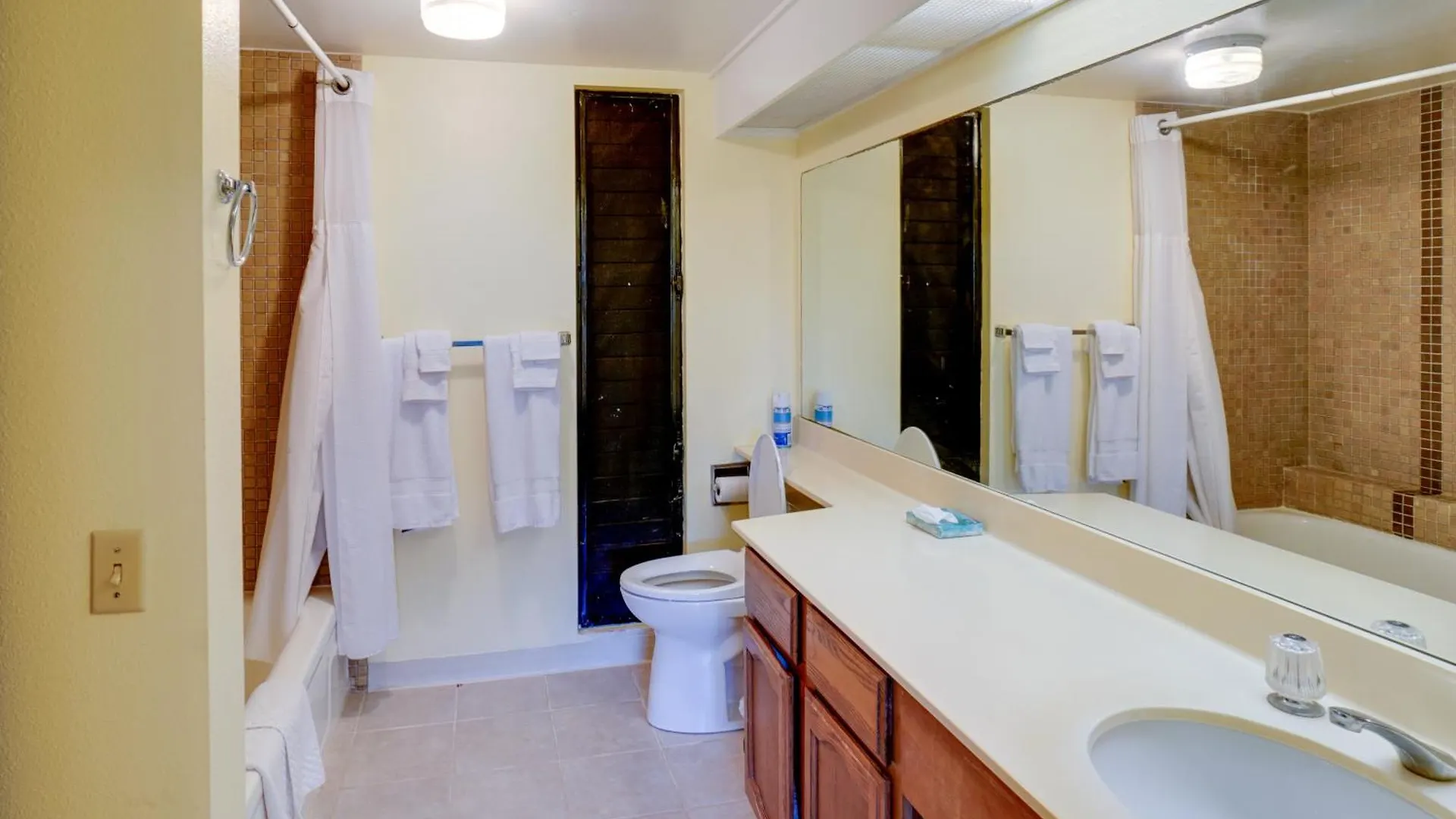 Quiet Maunaloa Condo With Pool, Ocean Views! Appartement