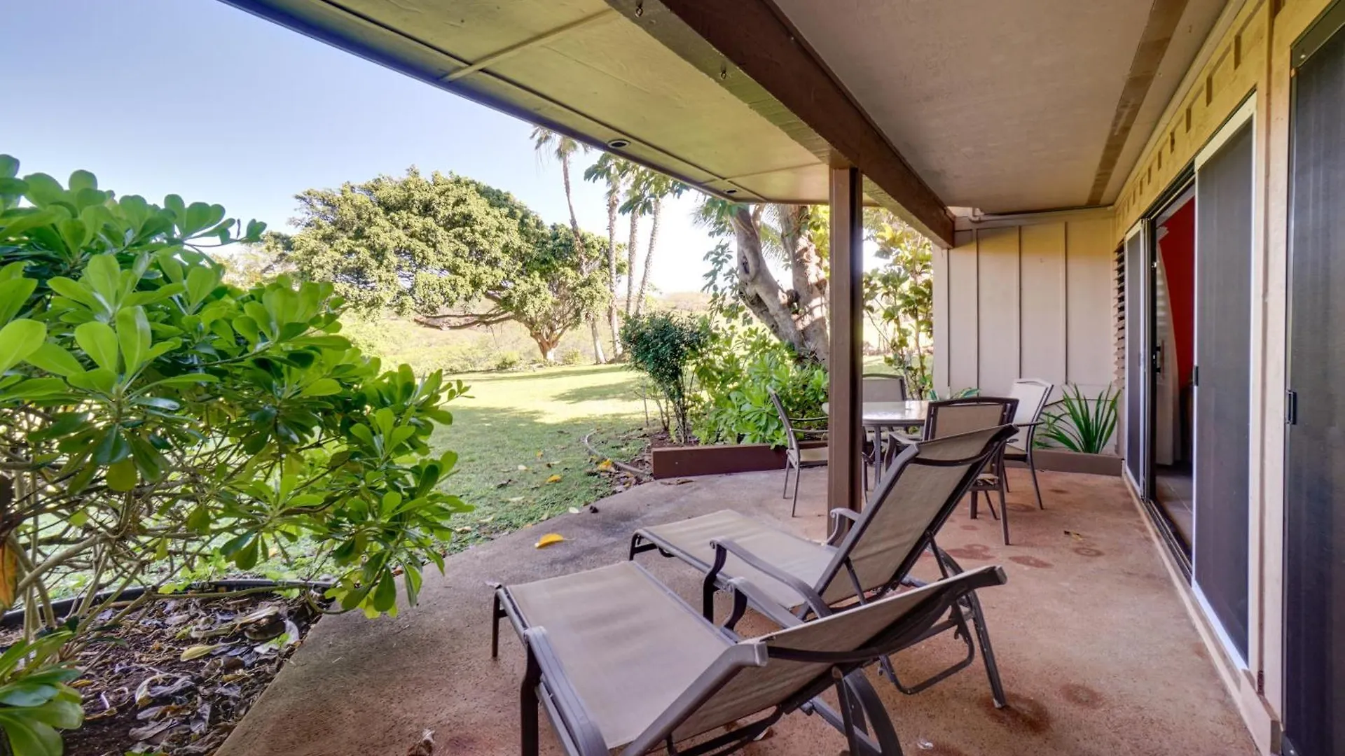 Quiet Maunaloa Condo With Pool, Ocean Views!